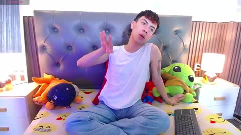 Aaron online show from 02/11/25, 06:01