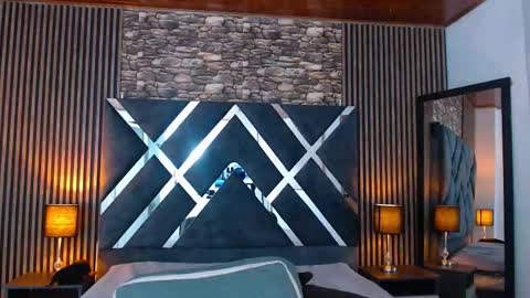 Snapshot of aaron_blink1 chatting on 09/17/25, 04:19 Aaron online show from 09/17/25, 04:19