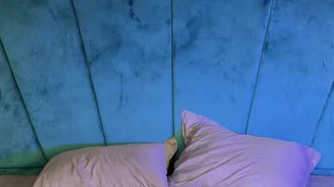 Snapshot of aaron_eze chatting on 09/14/25, 08:19 Aaron Ezequiel online show from 09/14/25, 08:19