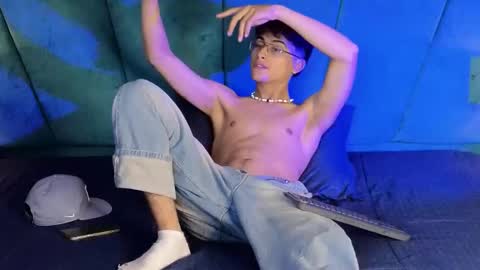 Snapshot of aaron_eze chatting on 09/23/25, 09:40 Aaron Ezequiel online show from 09/23/25, 09:40