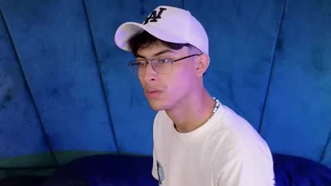 Snapshot of aaron_eze chatting on 09/28/25, 09:09 Aaron Ezequiel online show from 09/28/25, 09:09