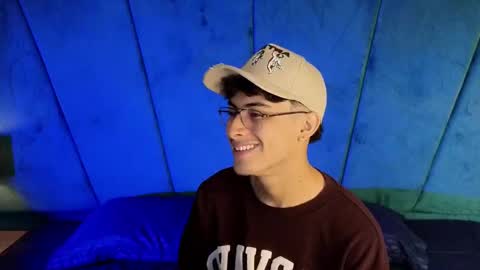 Snapshot of aaron_eze chatting on 09/30/25, 09:42 Aaron Ezequiel online show from 09/30/25, 09:42