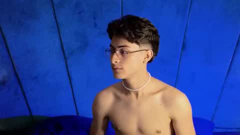 Snapshot of aaron_eze chatting on 10/01/25, 11:11 Aaron Ezequiel online show from 10/01/25, 11:11