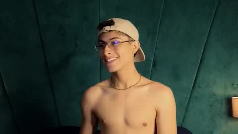 Snapshot of aaron_eze chatting on 10/11/25, 09:24 Aaron Ezequiel online show from 10/11/25, 09:24