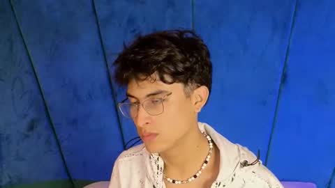 Snapshot of aaron_eze chatting on 10/16/25, 09:49 Aaron Ezequiel online show from 10/16/25, 09:49