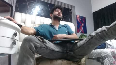 aaron_jones_1 online show from 05/14/26, 03:35