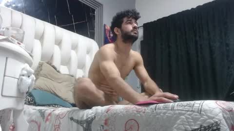 aaron_jones_1 online show from 05/19/26, 04:30