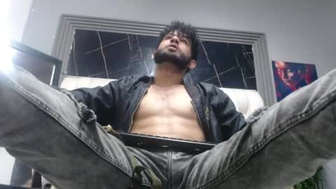 aaron_jones_1 online show from 06/01/26, 01:57
