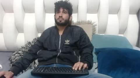 aaron_jones_1 online show from 06/09/26, 02:56