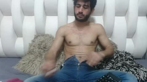 aaron_jones_1 online show from 06/11/26, 03:04