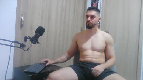 Aaron kwok online show from 11/23/25, 03:06