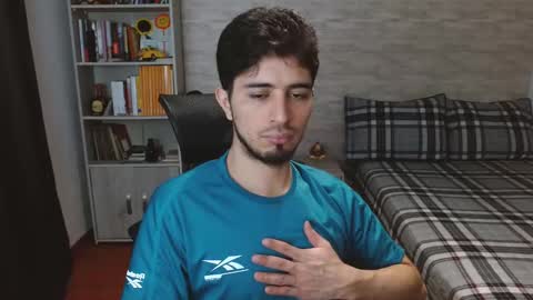 Snapshot of aaron_paul_ chatting on 09/24/25, 06:11 Aaron online show from 09/24/25, 06:11