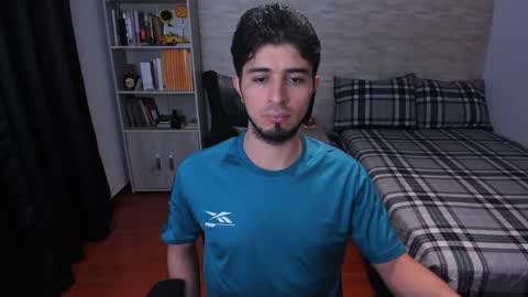 Snapshot of aaron_paul_ chatting on 10/02/25, 08:27 Aaron online show from 10/02/25, 08:27