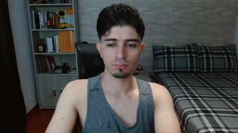 Snapshot of aaron_paul_ chatting on 10/06/25, 07:00 Aaron online show from 10/06/25, 07:00