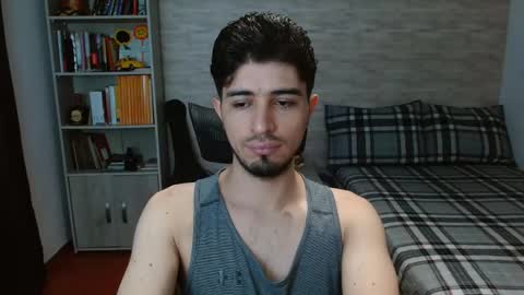 Snapshot of aaron_paul_ chatting on 10/18/25, 07:03 Aaron online show from 10/18/25, 07:03