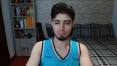 Snapshot of aaron_paul_ chatting on 10/20/25, 07:03 Aaron online show from 10/20/25, 07:03