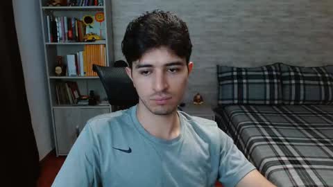 Snapshot of aaron_paul_ chatting on 11/03/25, 07:48 Aaron online show from 11/03/25, 07:48