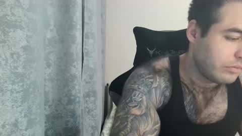 Snapshot of aaron_royal chatting on 09/25/25, 05:27 Davin tayl online show from 09/25/25, 05:27