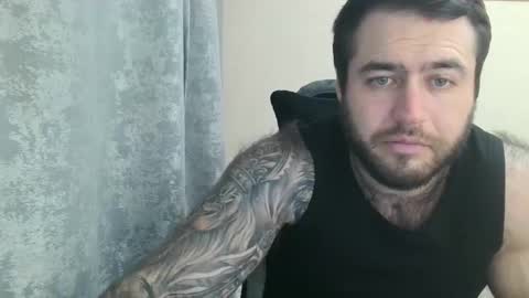 Snapshot of aaron_royal chatting on 10/14/25, 07:03 Davin tayl online show from 10/14/25, 07:03