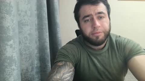 Snapshot of aaron_royal chatting on 10/23/25, 03:44 Davin tayl online show from 10/23/25, 03:44