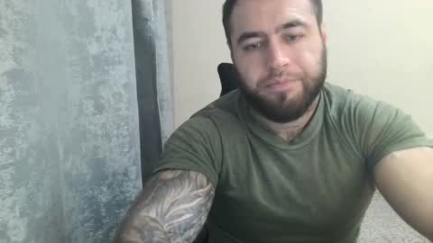 Snapshot of aaron_royal chatting on 10/30/25, 04:08 Davin tayl online show from 10/30/25, 04:08