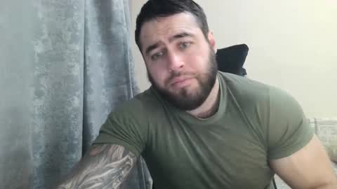 Snapshot of aaron_royal chatting on 11/05/25, 05:02 Davin tayl online show from 11/05/25, 05:02