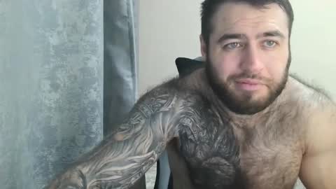 Snapshot of aaron_royal chatting on 11/08/25, 04:01 Davin tayl online show from 11/08/25, 04:01