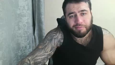 Snapshot of aaron_royal chatting on 11/10/25, 04:39 Davin tayl online show from 11/10/25, 04:39