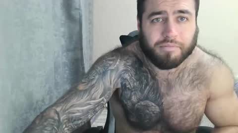 Snapshot of aaron_royal chatting on 11/13/25, 05:12 Davin tayl online show from 11/13/25, 05:12