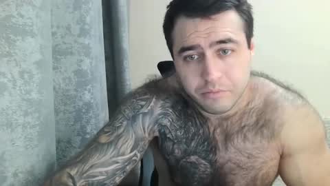 Snapshot of aaron_royal chatting on 11/20/25, 05:45 Davin tayl online show from 11/20/25, 05:45