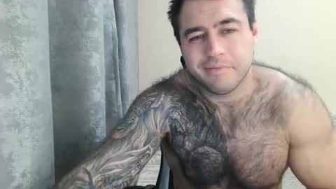 Snapshot of aaron_royal chatting on 11/22/25, 02:43 Davin tayl online show from 11/22/25, 02:43