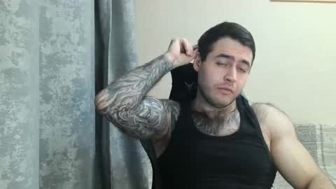 Snapshot of aaron_royal chatting on 11/22/25, 05:01 Davin tayl online show from 11/22/25, 05:01