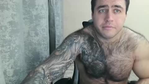 Snapshot of aaron_royal chatting on 11/25/25, 04:29 Davin tayl online show from 11/25/25, 04:29