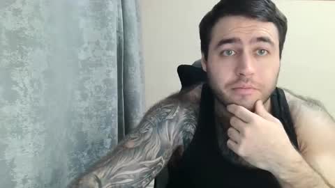 Snapshot of aaron_royal chatting on 12/02/25, 04:46 Davin tayl online show from 12/02/25, 04:46