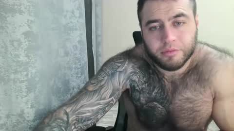 Snapshot of aaron_royal chatting on 12/14/25, 04:45 Davin tayl online show from 12/14/25, 04:45