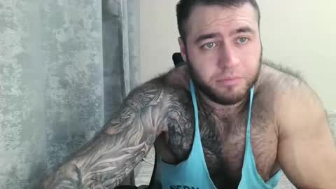 Snapshot of aaron_royal chatting on 12/15/25, 05:50 Davin tayl online show from 12/15/25, 05:50