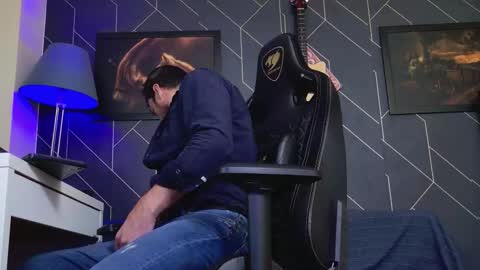 Aaron online show from 11/19/25, 08:14