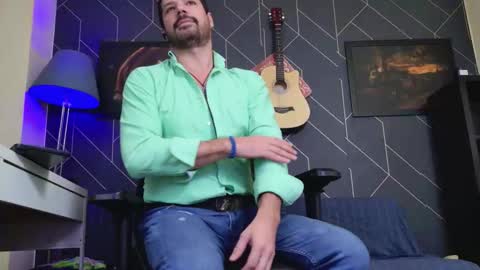 Aaron online show from 11/28/25, 05:32