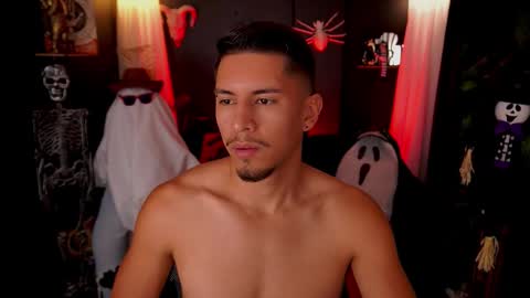 Snapshot of aaronfox_ chatting on 10/13/25, 12:21 AARON  online show from 10/13/25, 12:21