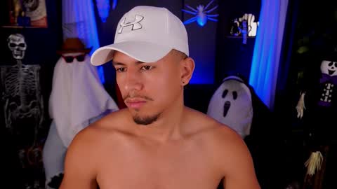 Snapshot of aaronfox_ chatting on 10/14/25, 01:23 AARON  online show from 10/14/25, 01:23