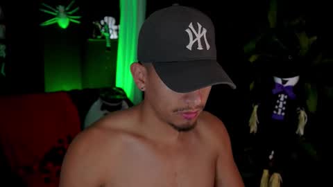 Snapshot of aaronfox_ chatting on 10/18/25, 09:32 AARON  online show from 10/18/25, 09:32