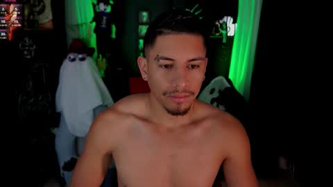 Snapshot of aaronfox_ chatting on 10/25/25, 10:23 AARON  online show from 10/25/25, 10:23