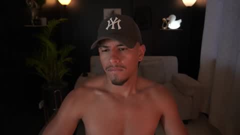 Snapshot of aaronfox_ chatting on 11/04/25, 11:09 AARON online show from 11/04/25, 11:09