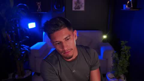 Snapshot of aaronfox_ chatting on 11/06/25, 10:21 AARON online show from 11/06/25, 10:21