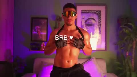 Snapshot of aaronfox_ chatting on 11/10/25, 08:02 AARON online show from 11/10/25, 08:02