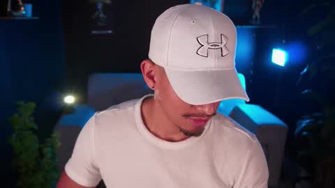 Snapshot of aaronfox_ chatting on 11/16/25, 10:54 AARON online show from 11/16/25, 10:54