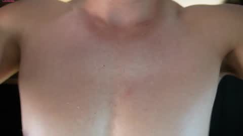 Snapshot of aaronfox_ chatting on 11/28/25, 01:30 AARON online show from 11/28/25, 01:30