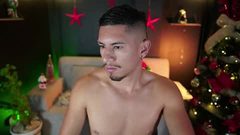 Snapshot of aaronfox_ chatting on 12/05/25, 08:45 AARON online show from 12/05/25, 08:45