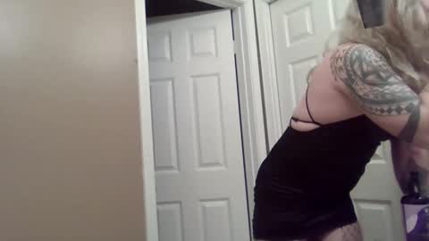 Snapshot of aaronprezent chatting on 01/26/25, 11:28 aaronprezent online show from 01/26/25, 11:28