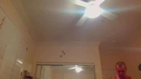 Snapshot of aaronprezent chatting on 10/29/25, 08:49 aaronprezent online show from 10/29/25, 08:49